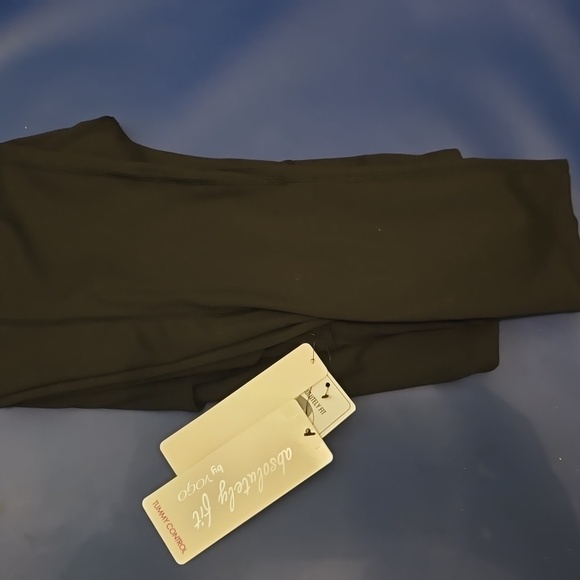 Absolutely Fit Black Leggings Tummy Control -NEW size small, Deep Pockets - Picture 7 of 7